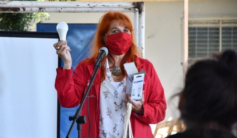 Seremi de Energía expuso en Sagrada Familia sobre uso eficiente de la electricidad en hogares