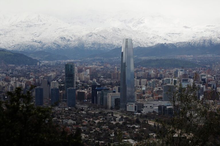Gobierno descarta que la Región Metropolitana retroceda a cuarentena en su totalidad