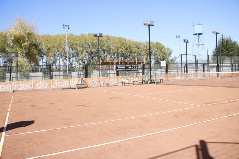 Municipio de Licantén inauguró nueva cancha de tenis para la comuna