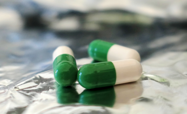 ¿Cómo administrar los antibióticos para evitar que generen bacterias resistentes?