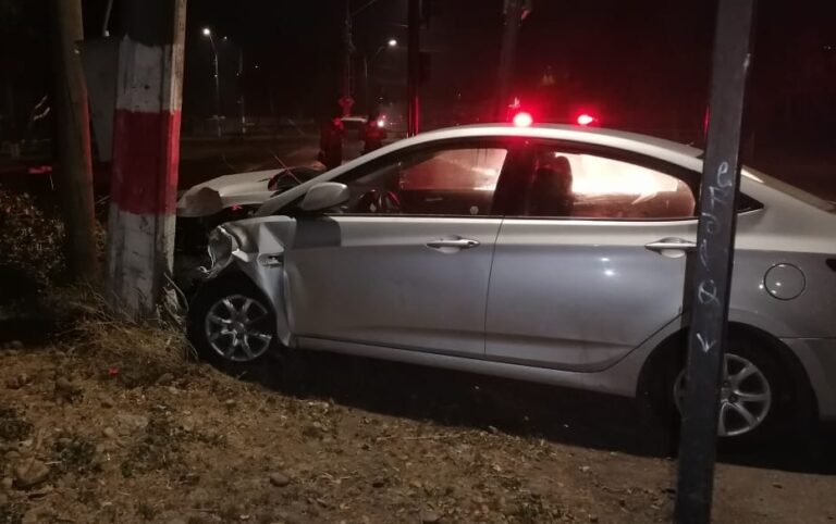 Dan de baja a carabinero de Curicó que chocó en estado de ebriedad con un poste