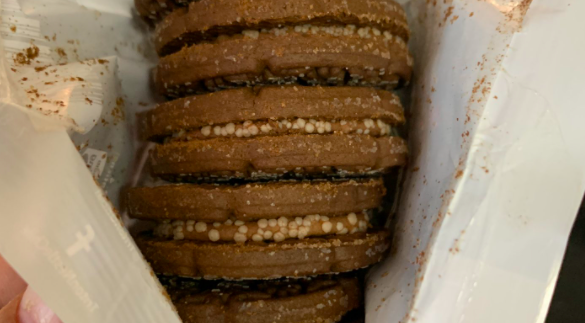 Sernac informó que tiene decenas de denuncias por supuestos gusanos en las galletas Tritón de Nestlé