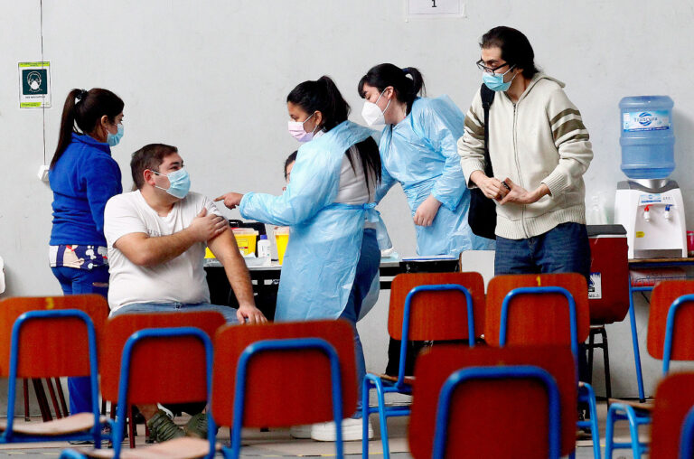 Dirección de Salud de Curicó impulsa campaña de vacunación contra la influenza y el Covid-19