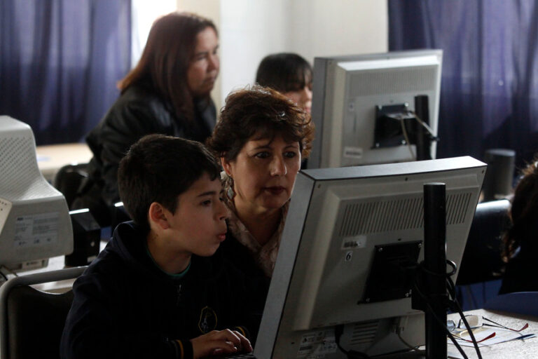 Colegios de la Región del Maule recibirán internet gratuito y de alta velocidad