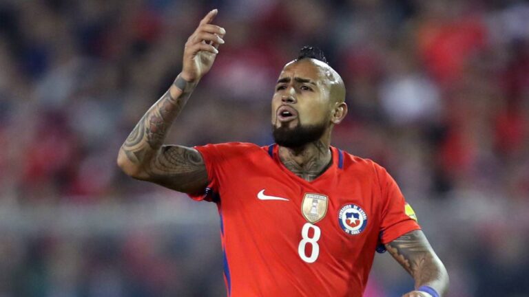 Arturo Vidal hospitalizado por COVID-19
