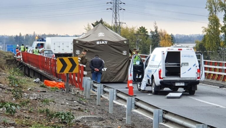 Conductor falleció en colisión múltiple sobre paso superior Maquehua en la Ruta 5