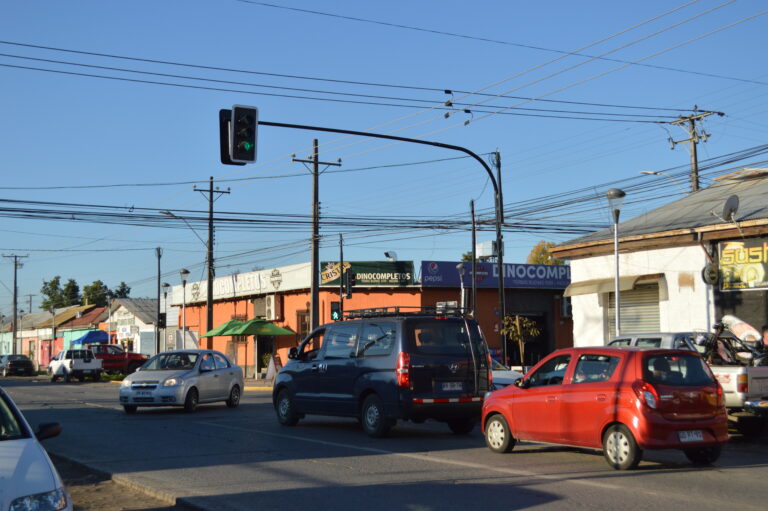 Nuevos semáforos en Molina comenzaron a funcionar en el sector urbano