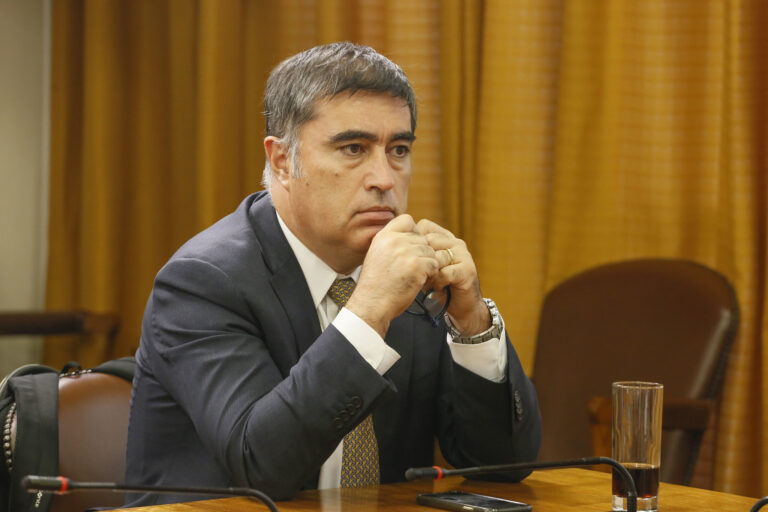 Mario Desbordes se declaró en "reflexión" tras perder las elecciones internas de RN