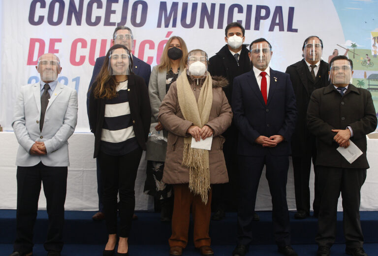 Tres mujeres y cinco hombres asumieron como Concejo Municipal de Curicó
