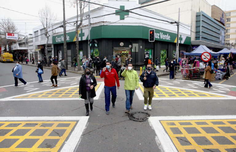 Municipio de Curicó inauguró primeros cruces tipo “Tokio” en el centro de la ciudad