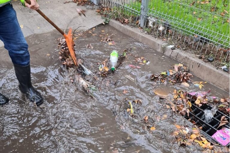 Equipo de Emergencia del Municipio de Curicó reforzó medidas preventivas ante lluvias de este miércoles