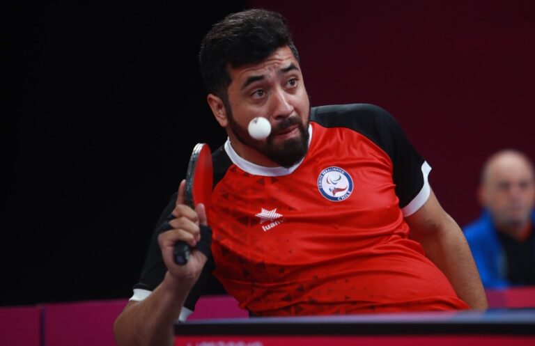 Tenimesista paralímpico Luis Flores logró dos medallas de oro en el Open de Ostrava