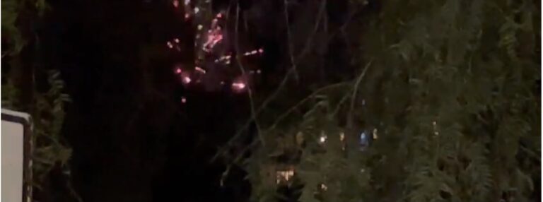 Banderazo a la “U” terminó con un detenido por uso de fuegos artificiales