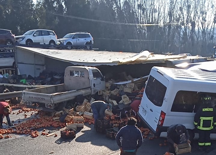 Cuatro personas lesionadas tras colisión múltiple en la Ruta 5 frente a sector Monterilla de Teno