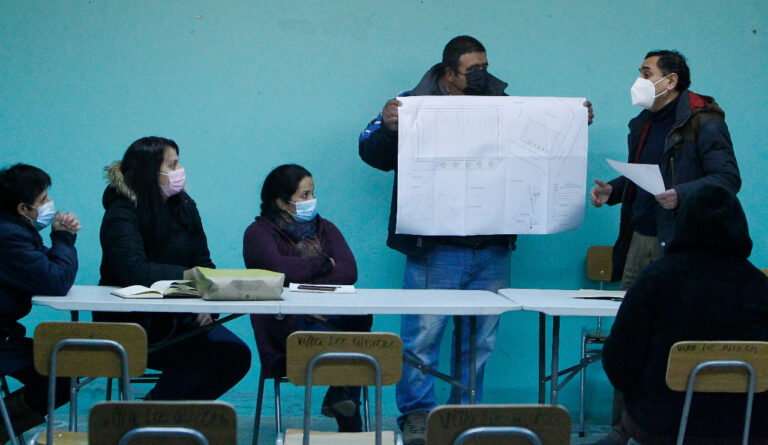 Municipio de Curicó anunció construcción de multicanchas para las villas Los Alerces y San Martín de las Piedras