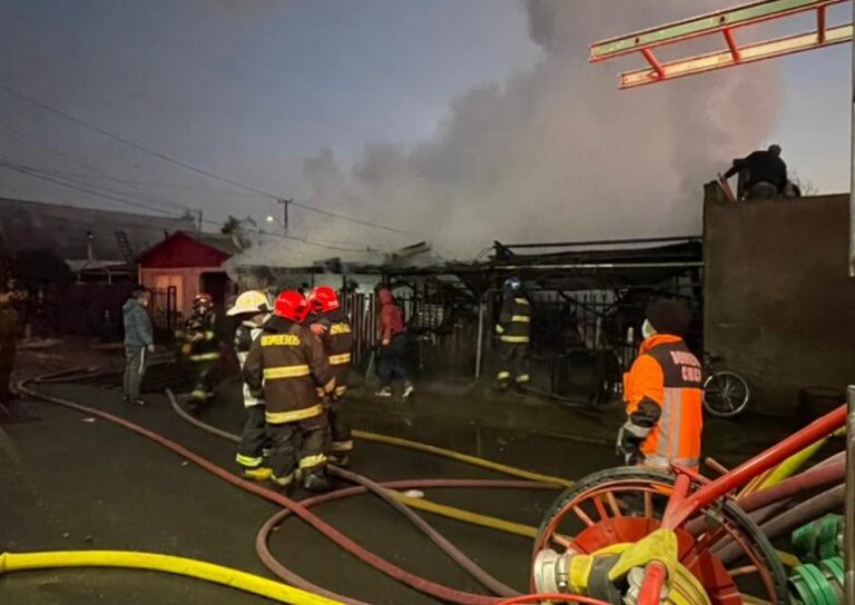 PDI investiga muerte de adulto mayor en incendio en sector Santa Fe de Curicó