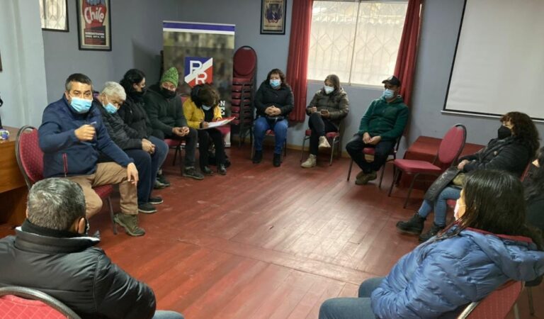 Feriantes de Talca excluidos de bono del gobierno se reunieron con diputado Alexis Sepúlveda para buscar solución