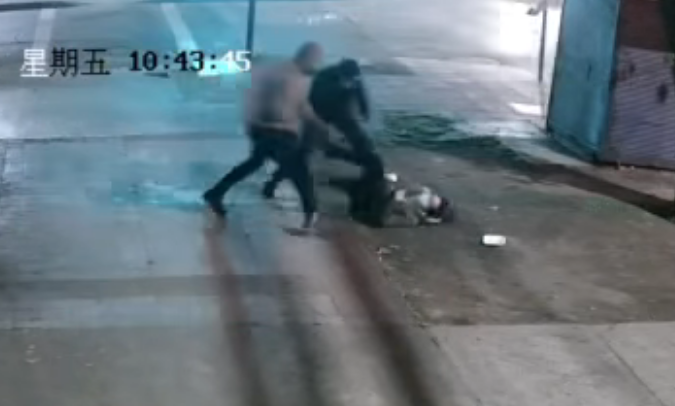 Mujer fue asaltada en la Alameda de Curicó por dos sujetos que escaparon en automóvil