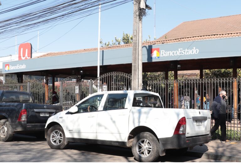 Alcaldesa de Molina reiteró solicitud a Banco Estado para instalar otra caja de atención en la comuna