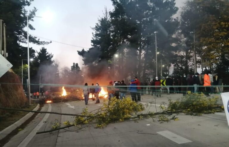 Pescadores artesanales del Maule cortan rutas en protesta por quedar fuera de entrega de Bono Pyme