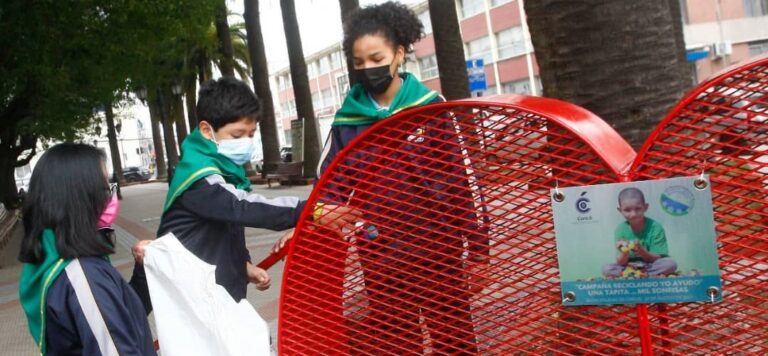 Inauguran contenedor de tapitas plásticas para ir en ayuda de niños con cáncer