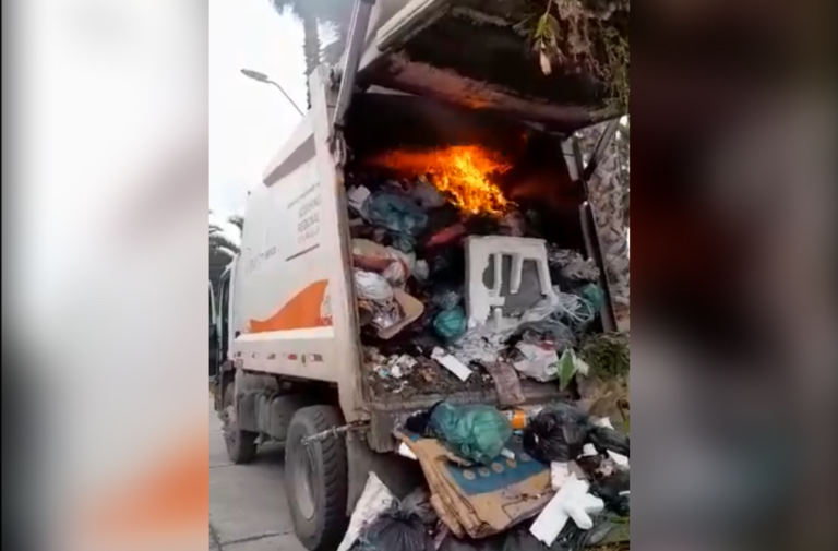 Incendió afectó camión recolector de basura en Rauco