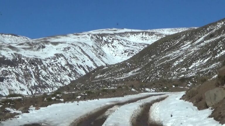 Una mujer en estado grave y dos menores con lesiones leves dejó accidente de tránsito en Los Queñes