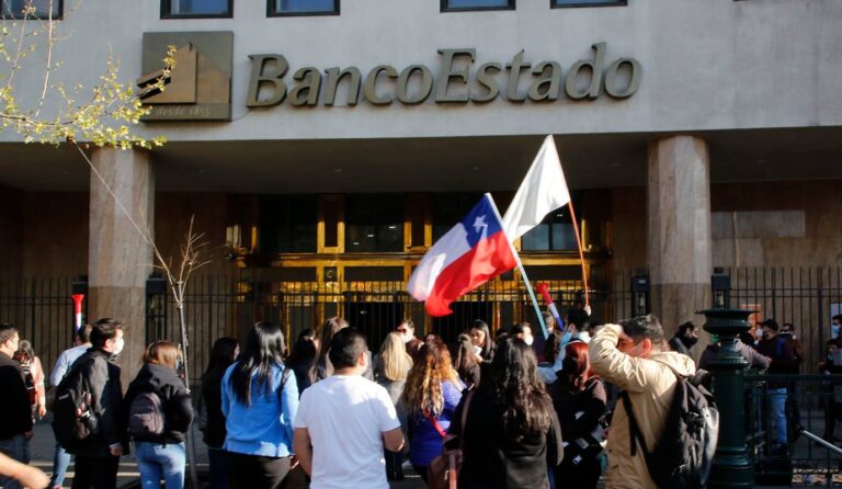 Sindicato BancoEstado Microempresas comenzó su primera huelga histórica