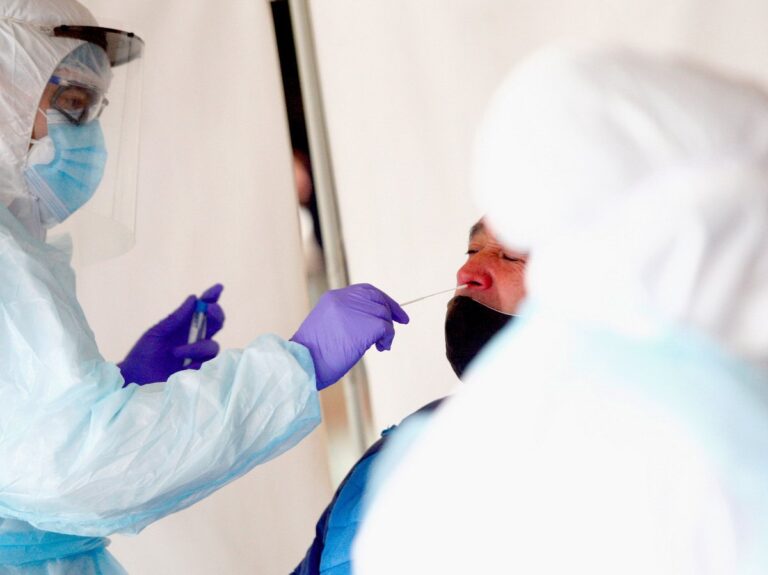 Dirección de Salud de Curicó cifró en casi 10 mil los exámenes realizados para detectar Covid-19 en agosto
