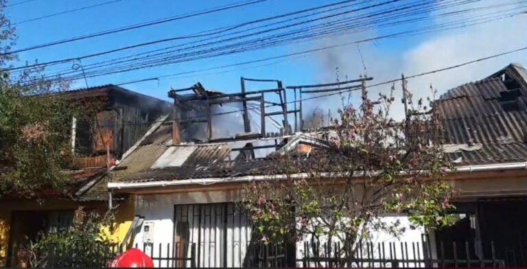 Incendio en Villa El Boldo de Curicó dejó dos viviendas afectadas y cinco damnificados