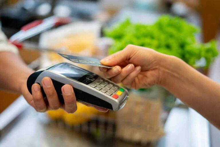 Transbank no llegó a acuerdo con sindicato y trabajadores iniciarán huelga este miércoles