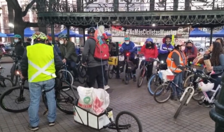 Ciclistas de Curicó homenajearon a víctima de colisión en Villa Parque Rauquén