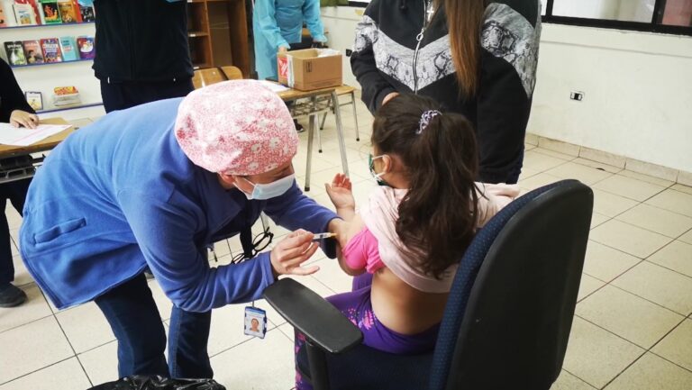 Departamento de Salud de Romeral impulsa vacunación contra el Covid-19 en menores de 6 a 11 años