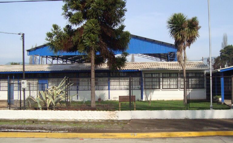 Profesora de Sagrada Familia denuncia abusos y descuento de horas semanales en Escuela Lo Valdivia