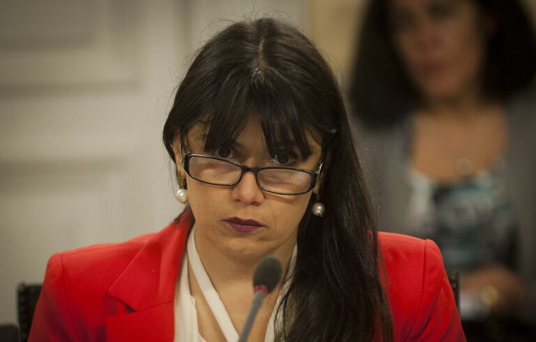 Ex ministra Javiera Blanco y dos ex generales directores de Carabineros son formalizados por malversar fondos públicos