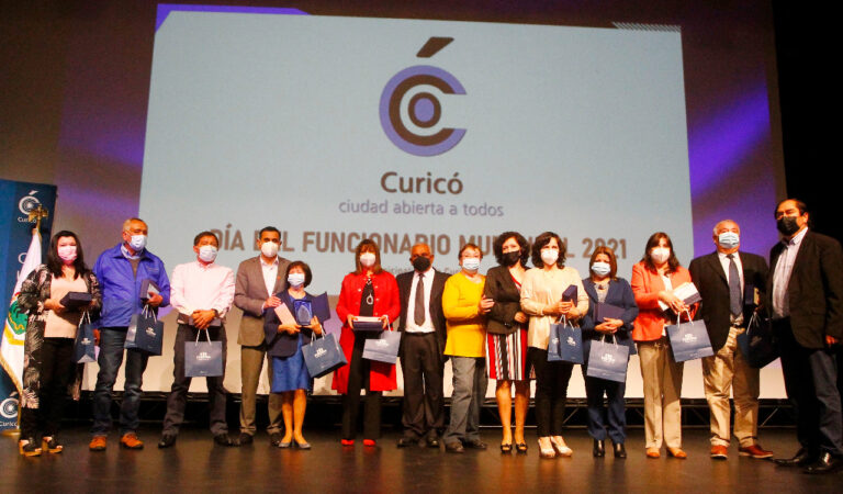 Autoridades de Curicó conmemoraron Día del Funcionario Municipal con ceremonia y distinciones