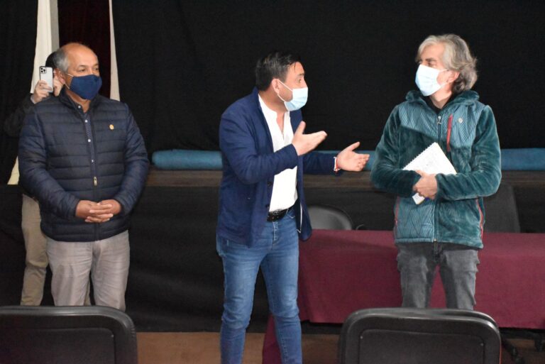 Representantes de la comunidad de Sagrada Familia se reunieron con constituyente Christian Viera