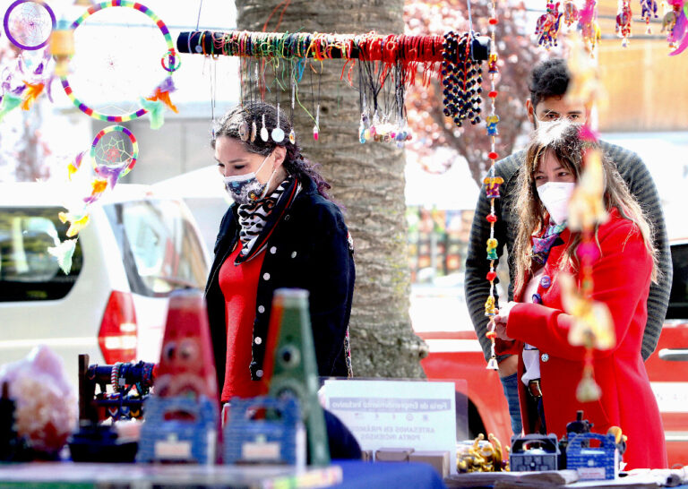 Feria de Emprendimiento Inclusivo de Curicó estará en la Plaza de Armas hasta el 8 de octubre