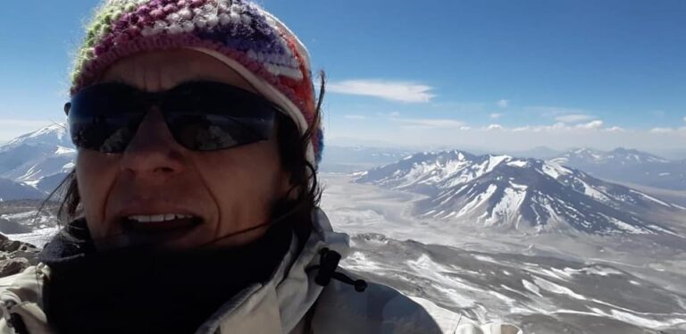 Curicana hizo cumbre en Ojos del Salado, el volcán más alto del mundo