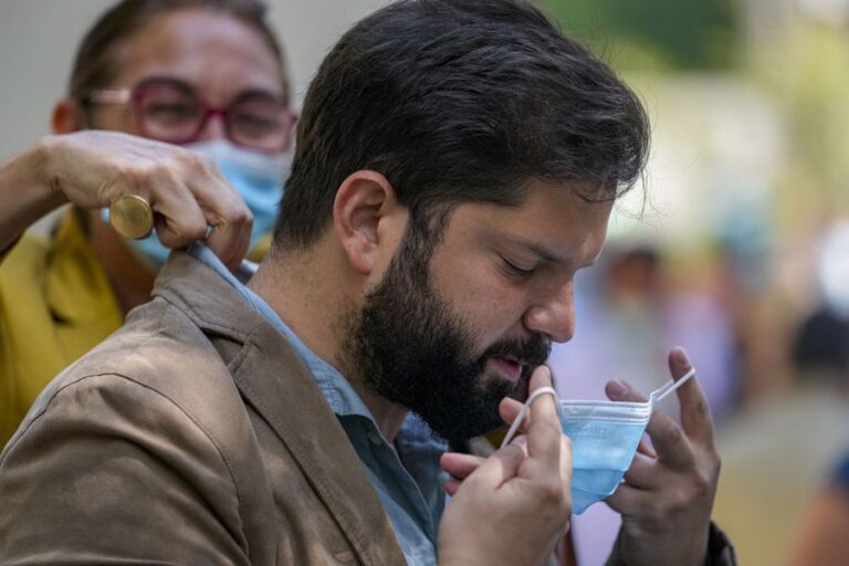 Seremi de Salud multó a Boric con $3,7 millones por incumplir medidas sanitarias durante lanzamiento de campaña