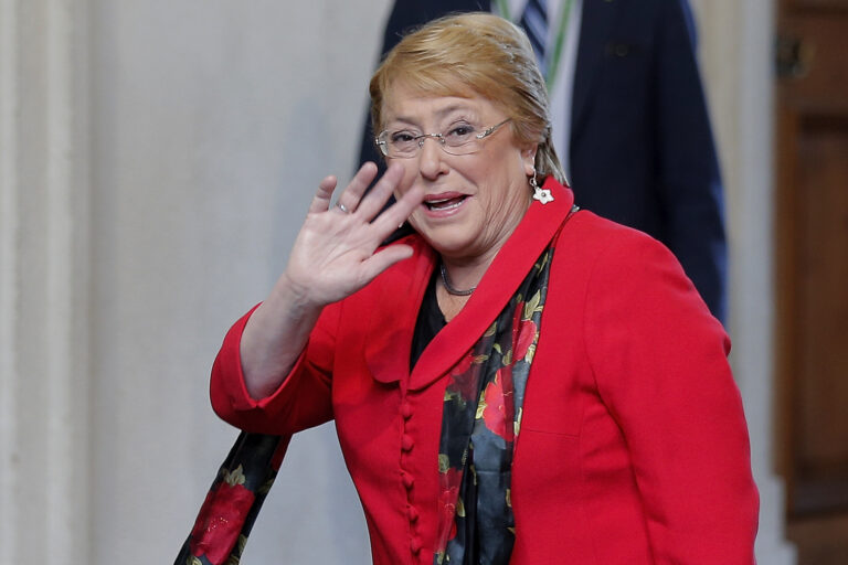 Expresidenta Michelle Bachelet llega a Chile a una semana de la segunda vuelta