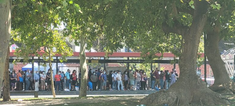 Votantes acusan falta de transporte público para ir a sufragar