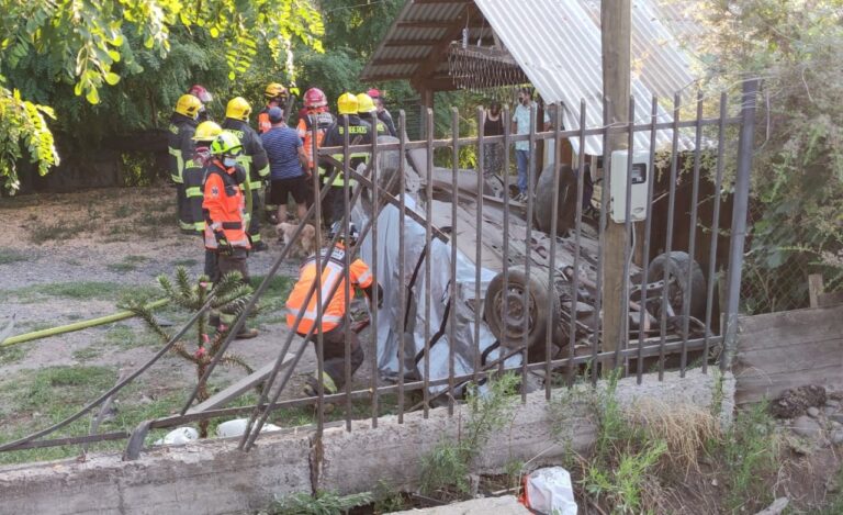 Conductor falleció tras choque y volcamiento vehicular en sector Los Guaicos de Romeral