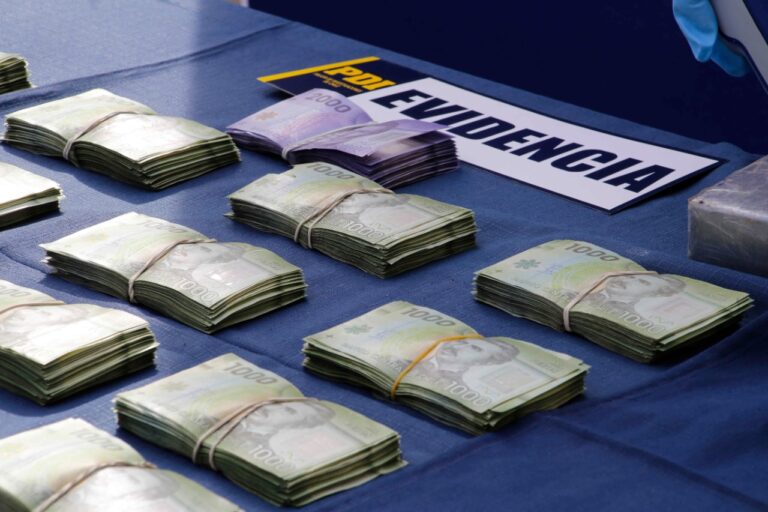 PDI entrega consejos para identificar billetes falsos y llama a denunciar casos