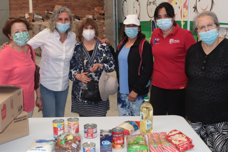 Municipio de Molina entregó cajas de alimentos a más de 2.500 adultos mayores