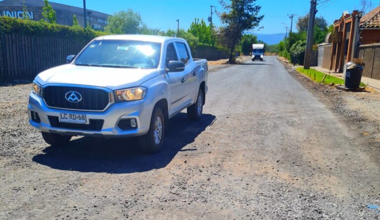 Dirección de Vialidad inició pavimentación de callejón Los Pinos en sector Zapallar de Curicó