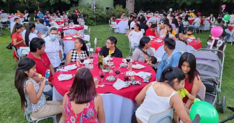 Parroquia de Molina ofreció tradicional cena navideña para familias migrantes