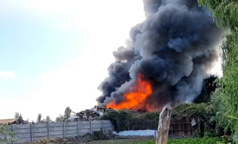 Incendio de gran magnitud afectó a empresa Recipar en Avenida Balmaceda de Curicó
