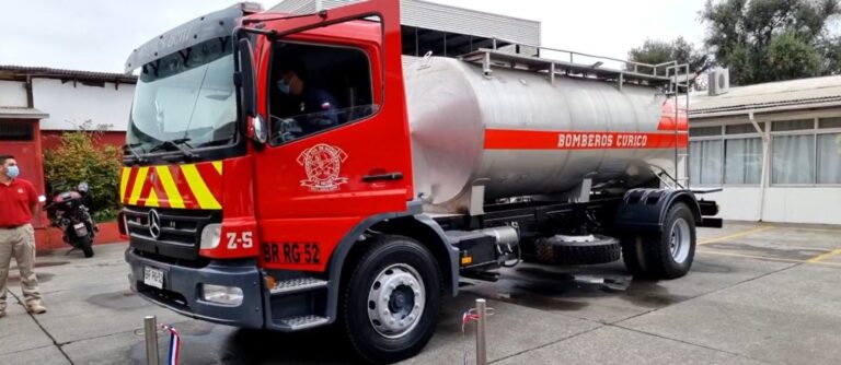 Bomberos Curicó presentó su nuevo camión aljibe al servicio de la comunidad