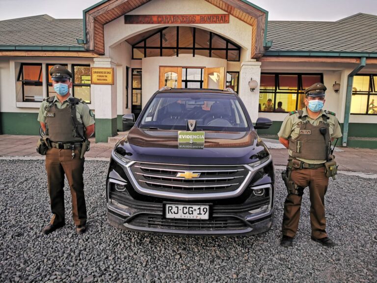 Carabineros detiene a pareja por violento robo de vehículo en Romeral